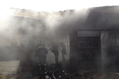 Tiểu thương liều mình xông vào đám cháy cứu hàng ở chợ nhà Xanh